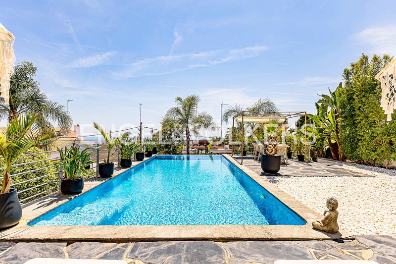 Foto 828b3ada-4024-44f2-b146-bcf54e0503ea. Casa amb calefacció aparcament piscina a Vallpineda-Santa Bàrbara Sitges