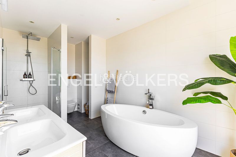 Foto 887fb76d-54a5-43bf-b95b-9aa86b743e1a. Casa amb calefacció aparcament piscina a Vallpineda-Santa Bàrbara Sitges