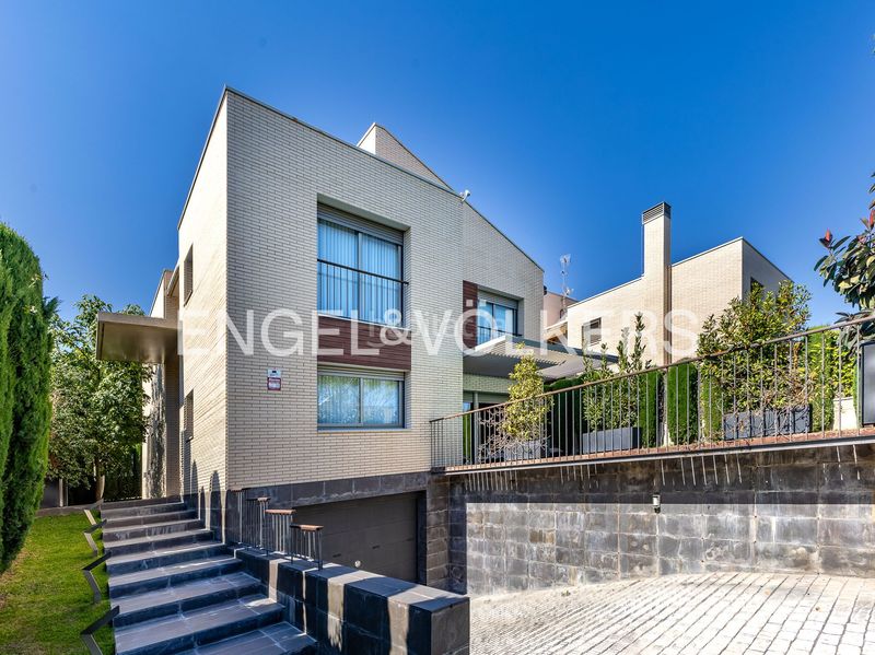 Foto 0591385d-5852-4529-b008-d88e8f775f29. Casa amb calefacció aparcament piscina a Vilassar de Dalt