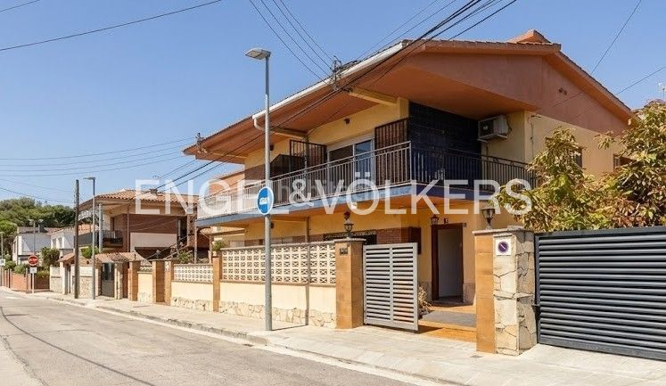 Foto b3ed0d35-92bd-4395-abd0-118e2d6a65c4. Casa amb calefacció aparcament a Banyeres Premià de Mar