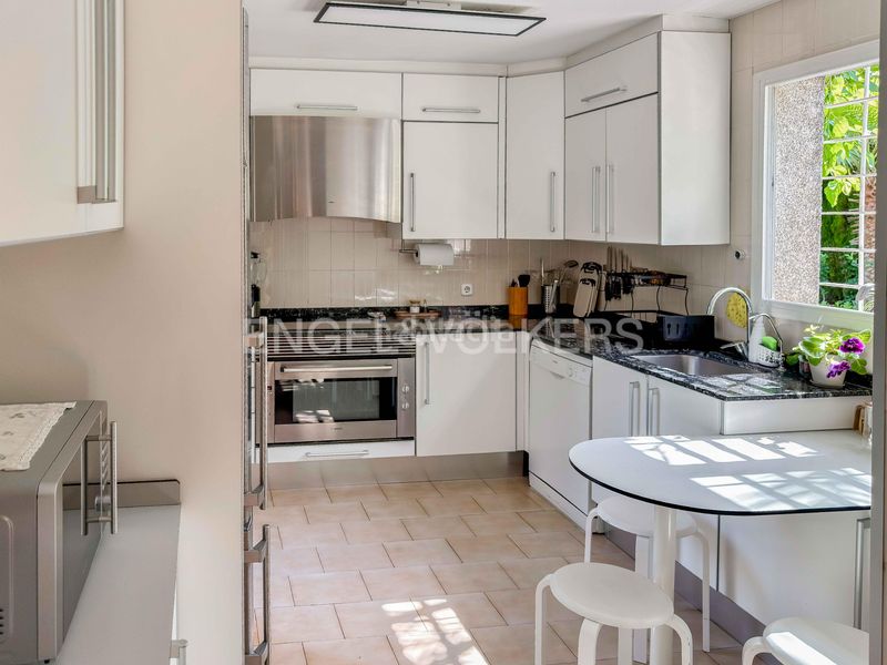 Foto 4302242c-b38a-44e3-b387-9da1f927e926. Casa amb calefacció aparcament piscina a Gava Mar Gavà