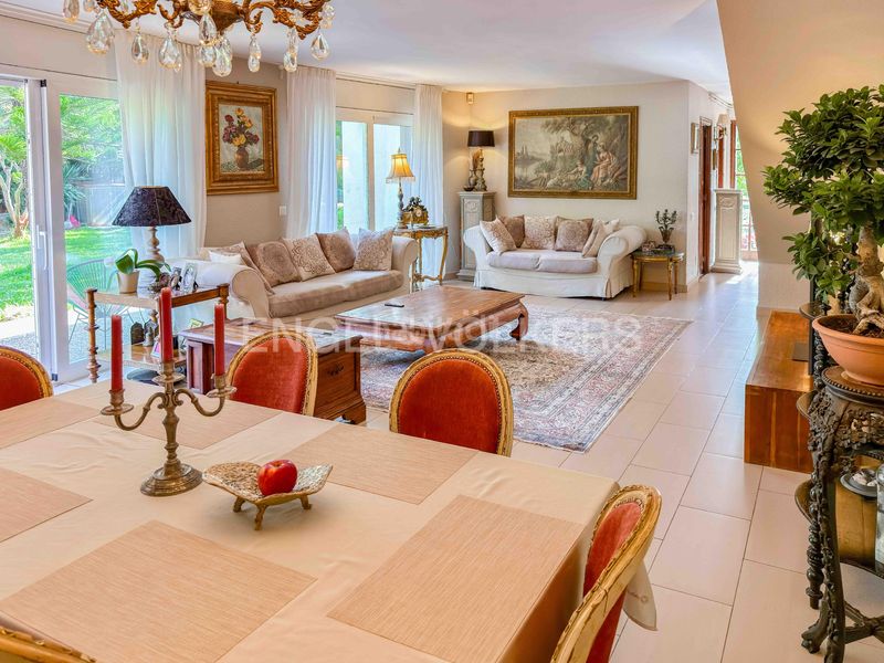 Foto 9402f034-3884-418b-83da-d8e2672d7352. Casa amb calefacció aparcament piscina a Gava Mar Gavà