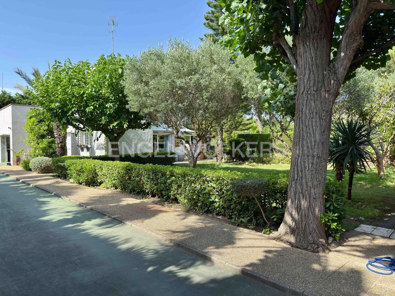 Foto d4d52e1b-c929-48fc-8135-8d55ec421a3a. Casa amb calefacció aparcament piscina a Gava Mar Gavà