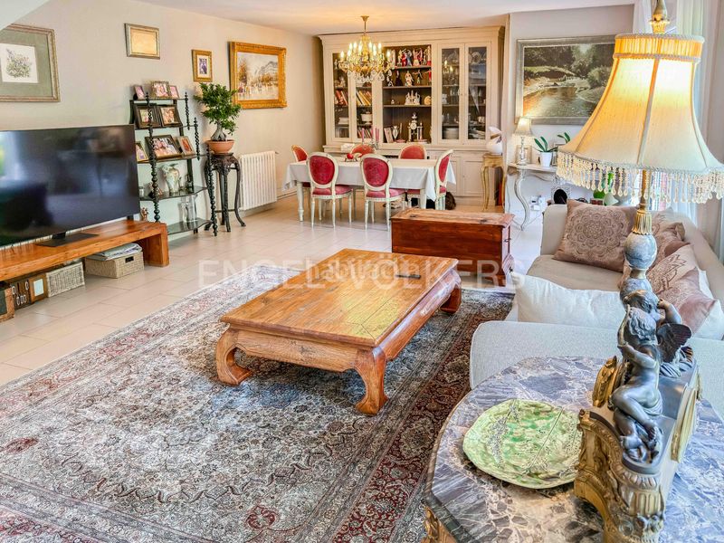 Foto e8d947f8-717a-4efb-b25f-efa5e4940d56. Casa amb calefacció aparcament piscina a Gava Mar Gavà