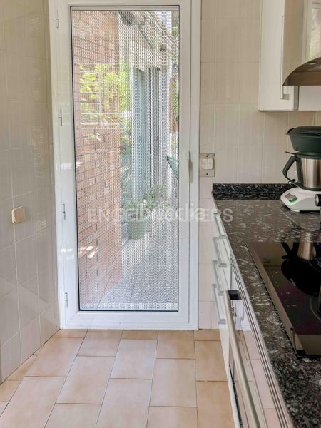 Foto fcdf0542-70ab-475b-8d35-8fba7e0fc838. Casa amb calefacció aparcament piscina a Gava Mar Gavà