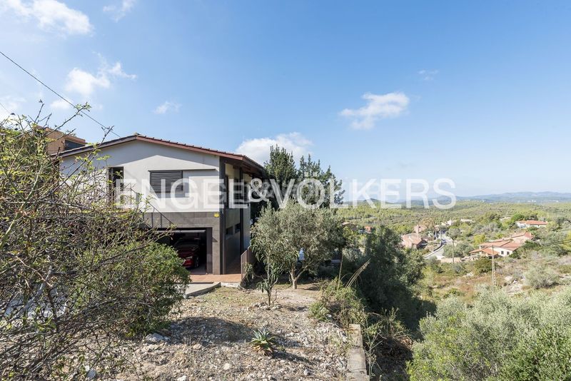 Foto 2911562f-236d-40eb-90ce-2b8568f2ed10. Casa amb calefacció aparcament piscina a Olivella