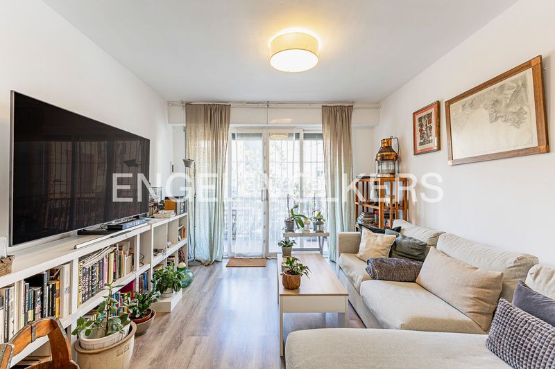 Piso  en  Sant Genís dels Agudells. Piso de 80 m2 con balcón y ascensor  en penitentssan genís dels
