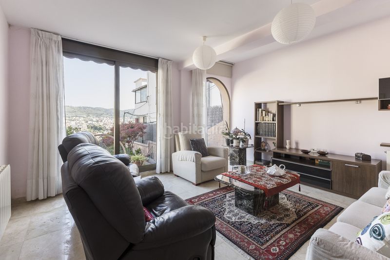 Foto 03f5c1e6-7217-4963-8519-73b2805868f4. Casa amb calefacció aparcament a La Font d´en Fargues Barcelona