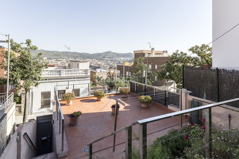 Foto 1e0a1d3b-c11e-4a38-bd00-36c32668ba5c. Casa amb calefacció aparcament a La Font d´en Fargues Barcelona