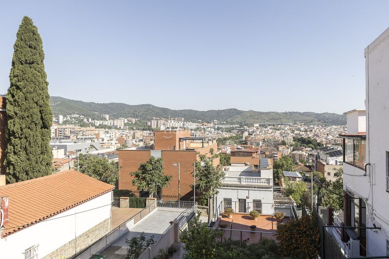 Foto b11f8b1f-5adb-48e5-bad1-d93cf3ae80c1. Casa amb calefacció aparcament a La Font d´en Fargues Barcelona