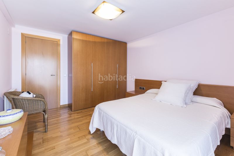 Foto f1ed433d-b51a-44a6-99a1-e5efc48e1e69. Casa amb calefacció aparcament a La Font d´en Fargues Barcelona