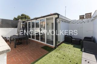 Piso en Bon Pastor. Tríplex con gran terraza y parking