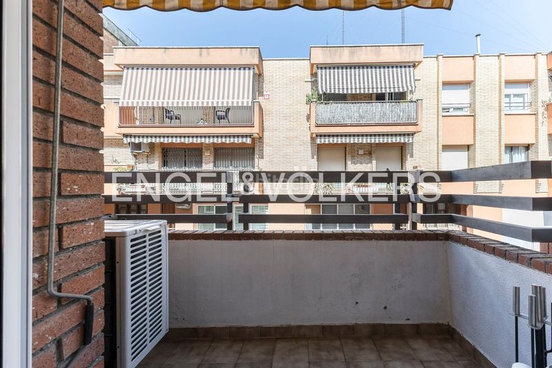 Foto b04c2d1d-0f4a-4ff1-a9fb-1e28b15c4bc1. Pis amb calefacció aparcament a Bon Pastor Barcelona