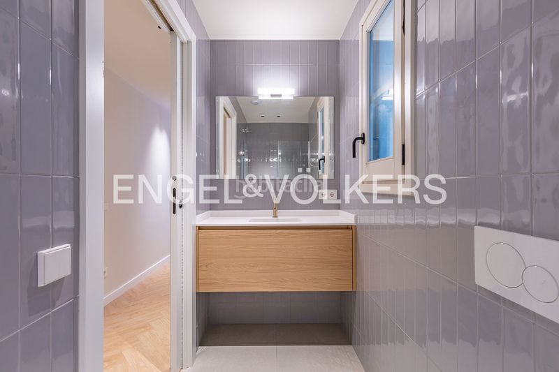 Foto db89715d-423b-4750-a9d1-1d7f584301b5. Pis amb calefacció a Raval Barcelona