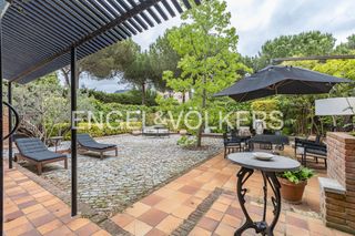 Casa a schiera in Matadepera. Gran casa familiar con jardín, terraza y 7 habitaciones en matad