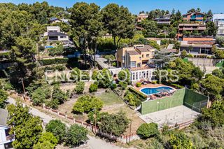 Casa a Pallejà. Exclusiva villa de 700 m con vistas panorámicas en  pallejà