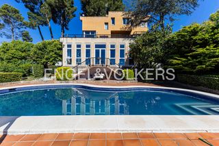 Casa in Pallejà. Exclusiva villa de 700 m con vistas panorámicas en  pallejà