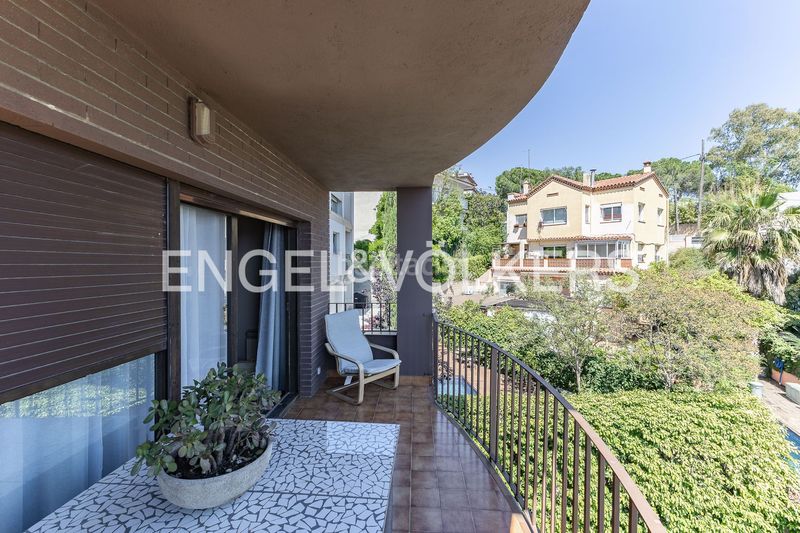 Foto 0ee99697-a966-4f35-a18b-1ca41131e016. Casa amb calefacció aparcament piscina a La Miranda Esplugues de Llobregat