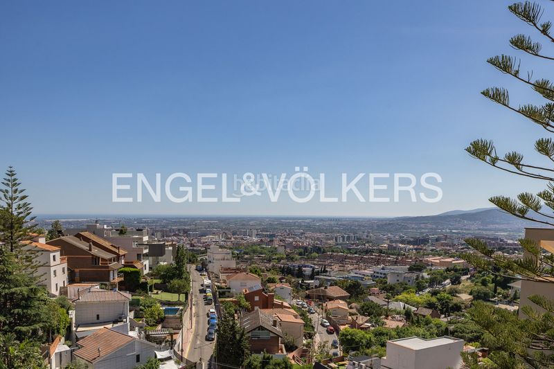 Foto 20cb28b5-a9fa-48bd-9c3b-adeb7eea7e5e. Casa amb calefacció aparcament piscina a La Miranda Esplugues de Llobregat