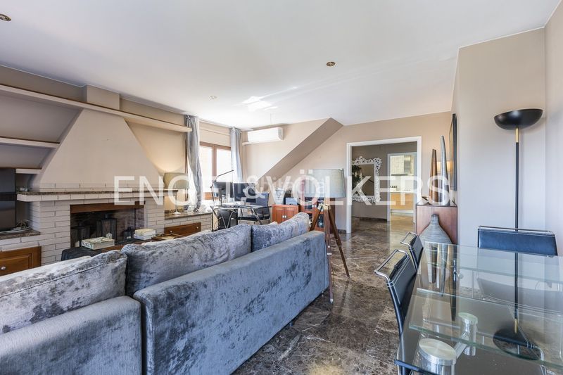 Foto 42e13c71-c34b-4117-b8b9-775a0274d93d. Casa amb calefacció aparcament piscina a La Miranda Esplugues de Llobregat