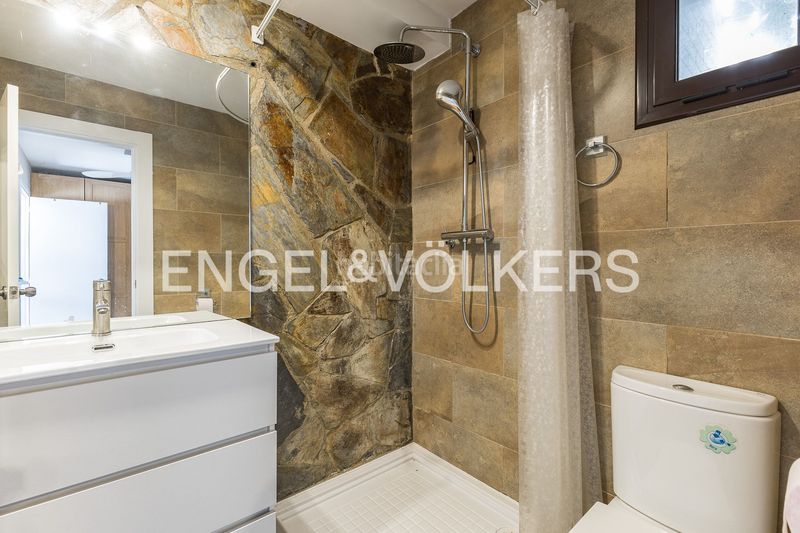 Foto 51d5a89c-aa32-435e-9a5a-ddcbfd381df4. Casa amb calefacció aparcament piscina a La Miranda Esplugues de Llobregat