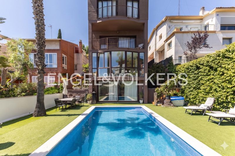 Foto 7241969d-51d9-44af-96e7-cd8b751ce06e. Casa amb calefacció aparcament piscina a La Miranda Esplugues de Llobregat