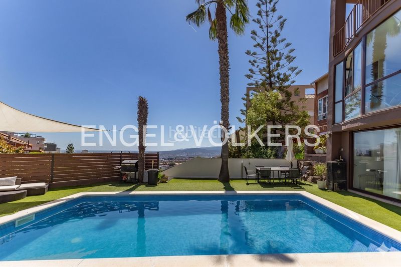 Foto e1a11e5d-c445-4103-8821-b14e71be6344. Casa amb calefacció aparcament piscina a La Miranda Esplugues de Llobregat
