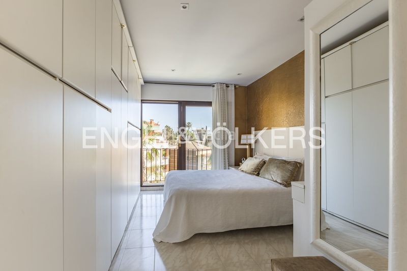 Foto e695a499-3ee3-4619-9127-b7cfbb722f7c. Casa amb calefacció aparcament piscina a La Miranda Esplugues de Llobregat