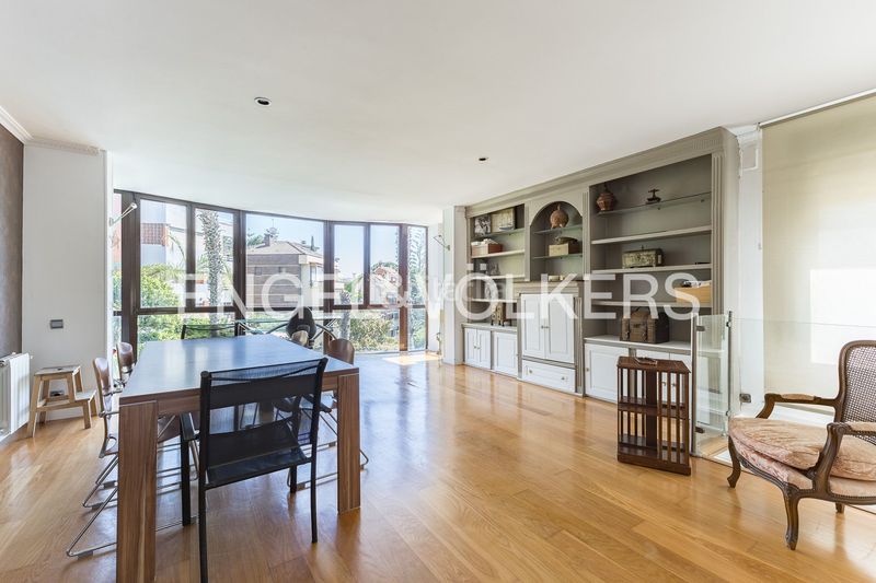 Foto f02b4337-9954-4a12-93ba-7535b05e2874. Casa amb calefacció aparcament piscina a La Miranda Esplugues de Llobregat
