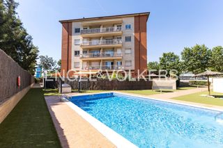 Apartament a Pallejà. Espectacular planta baja con oasis privado de 150 m en pallejà