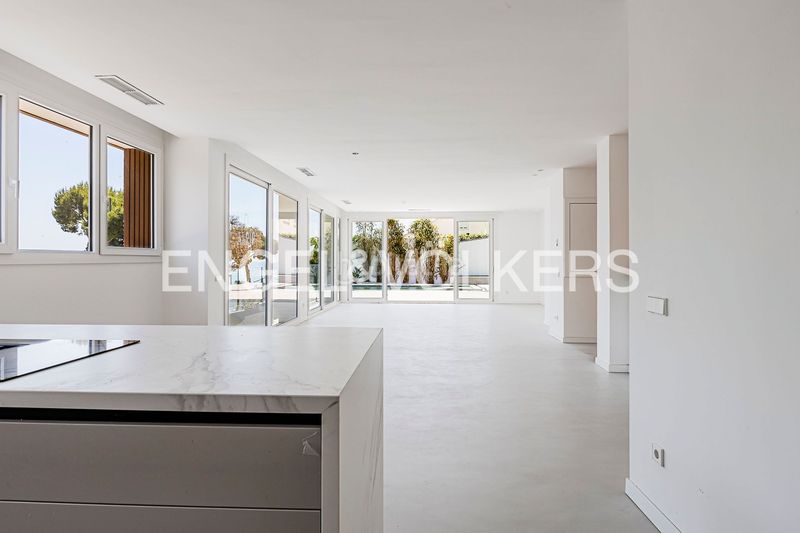 Foto fed00c60-976f-42b9-873c-c070760b9adb. Casa amb calefacció aparcament piscina a Bellamar Castelldefels