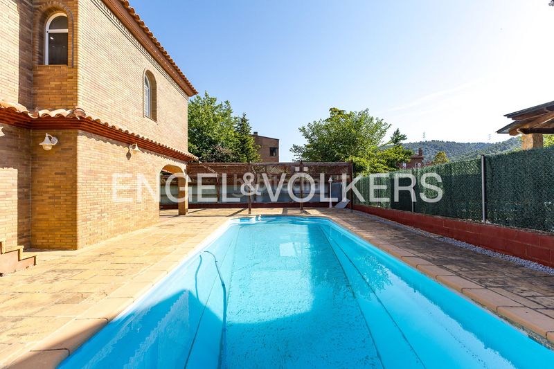 Foto 3f5c8700-1b8e-48d2-9431-c65fd25ae376. Casa amb calefacció aparcament piscina a Begues