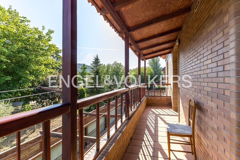 Foto 56bce098-eec6-43eb-a40a-37f76d5e3243. Casa amb calefacció aparcament piscina a Begues