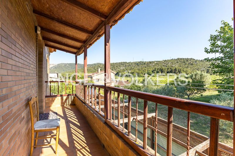 Foto 6c321638-de79-4eee-9279-0f8595e54e94. Casa amb calefacció aparcament piscina a Begues