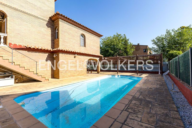 Foto 8880a1cf-4151-49a3-8bb5-227c38f356bd. Casa amb calefacció aparcament piscina a Begues
