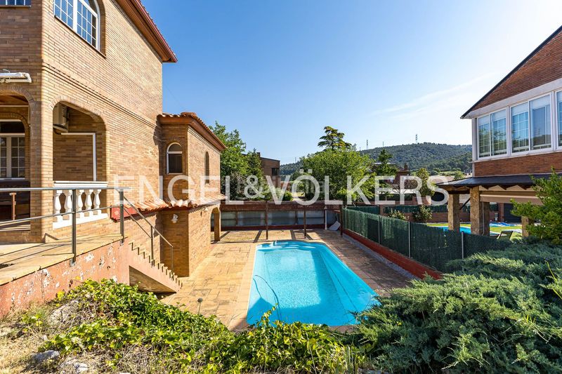 Foto 960a9111-a1f7-4fad-8621-9b5392cc05fe. Casa amb calefacció aparcament piscina a Begues