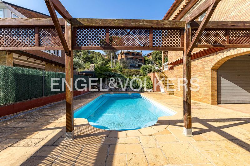 Foto a0d6df84-53fd-4d92-b032-b86a9ff94517. Casa amb calefacció aparcament piscina a Begues
