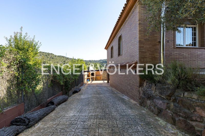 Foto a91bdb3b-696c-4b0b-83e9-271bafb1967e. Casa amb calefacció aparcament piscina a Begues