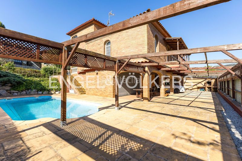 Foto b1300259-4f37-4178-a53e-52c847062bd6. Casa amb calefacció aparcament piscina a Begues