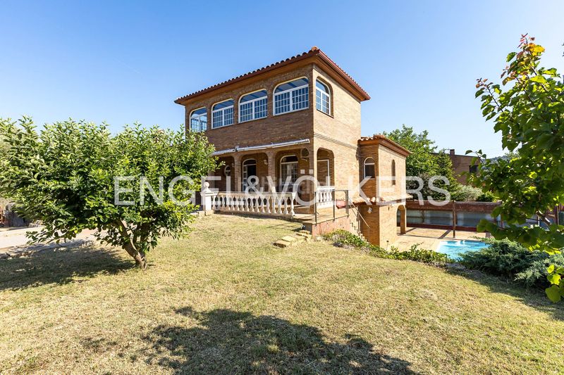 Foto cab8c4a9-b1be-4e18-88f3-a11f4aafe8bf. Casa amb calefacció aparcament piscina a Begues