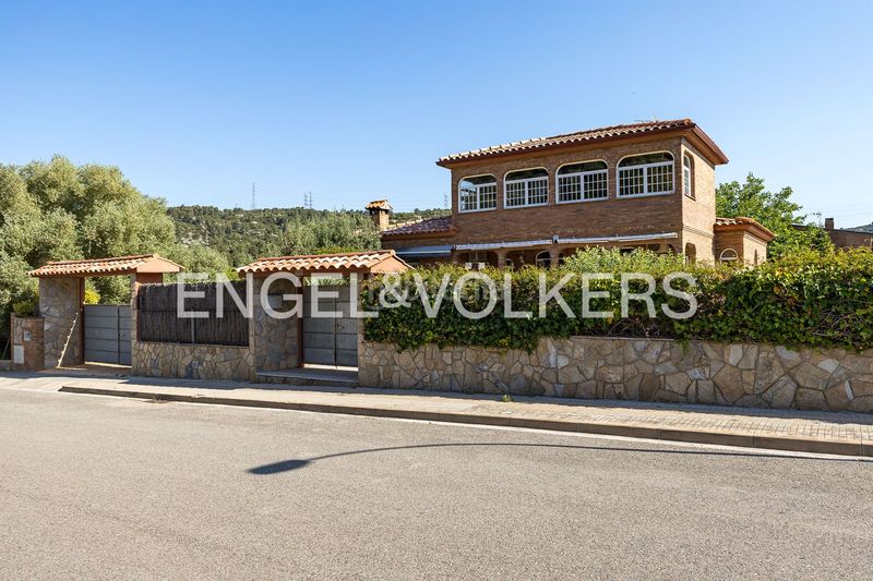 Foto debf80a9-96fe-401a-ab54-e94e3152ae69. Casa amb calefacció aparcament piscina a Begues