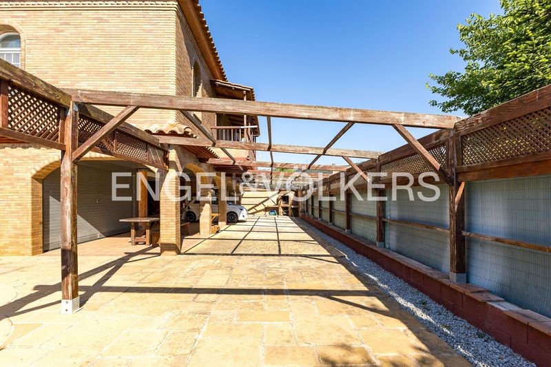 Foto e000da40-00db-4f7a-99f5-9e39957f6a31. Casa amb calefacció aparcament piscina a Begues