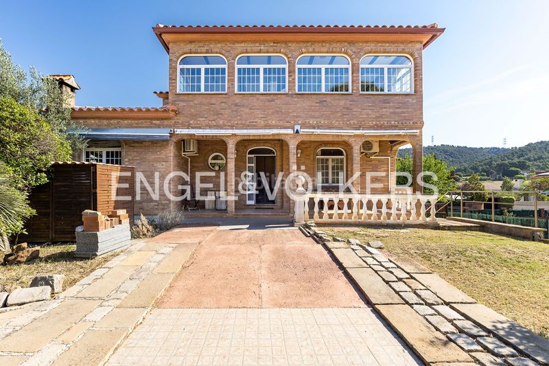 Foto f3396f72-d46b-420f-9fa9-c805d85286a0. Casa amb calefacció aparcament piscina a Begues