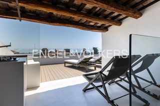 House in Vilassar de Dalt. Exclusiva casa de pueblo con reforma de lujo y terraza con vista