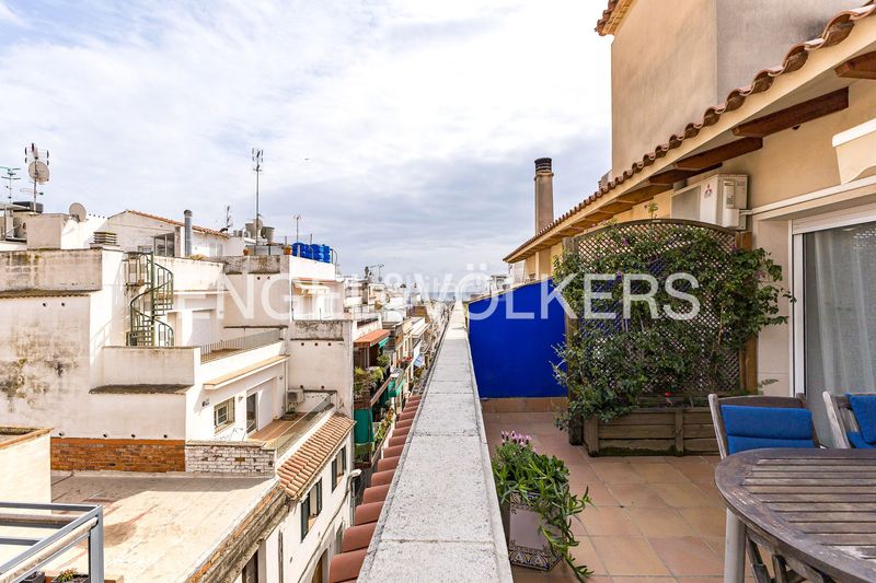 Foto 5472231d-f284-46dd-9cfb-c1a4b443849d. Àtic amb calefacció aparcament a Centre Sitges