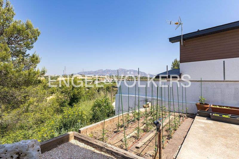 Foto f64b30ed-e587-48f2-870f-a5cbbde89e19. Casa amb calefacció aparcament a Masquefa