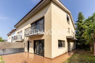 Casa adossada a Nucli Urbà. Casa totalmente rehabilitada y lista para entrar a vivir en el c