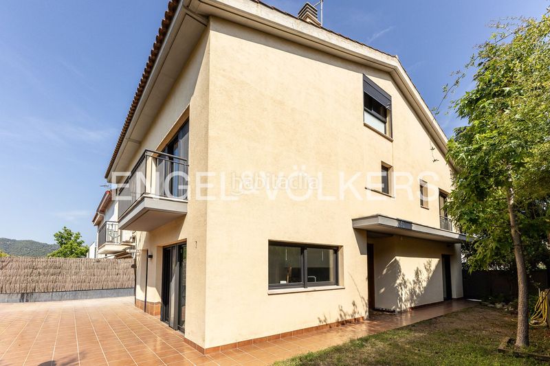 Foto 76d72761-8b21-45e0-babd-209a747d4f9a. Casa adossada amb calefacció aparcament a Nucli Urbà Argentona