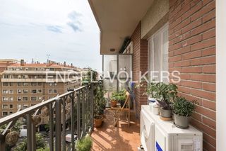 Pis a Vila de Gràcia. Fantástico piso alto de 4 dormitorios con terraza