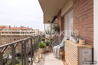 Pis a Vila de Gràcia. Fantástico piso alto de 4 dormitorios con terraza
